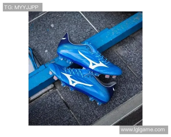 扁平足球鞋的传奇日本球星是谁 如何影响了现代足球鞋设计