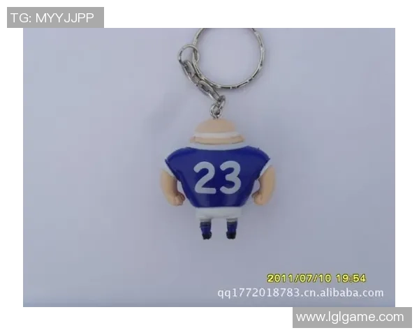 热销球星足球饰品挂件创意礼物潮流个性点缀让你尽显运动时尚魅力